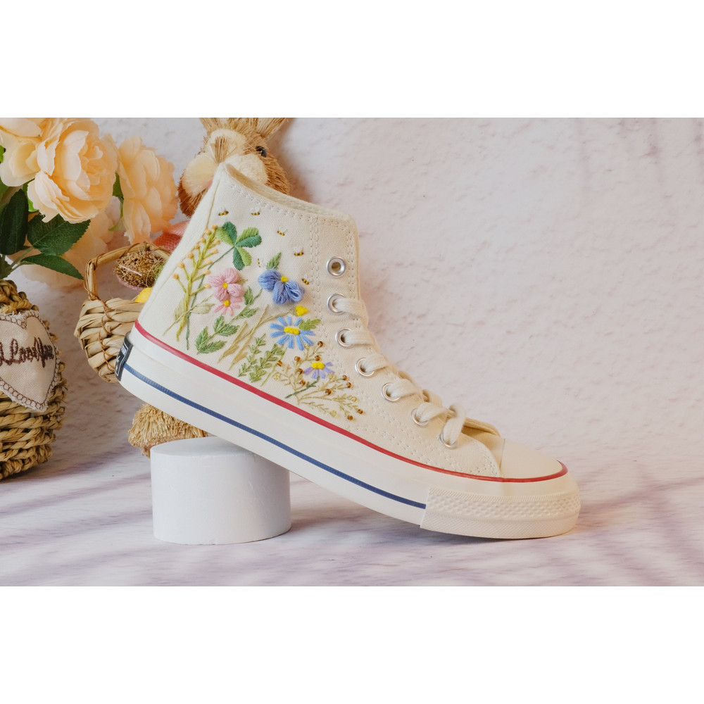 Custom Embroidery Shoes, Flower Converse Handmade, Women's Shoes, Wedding Gift, Converse Hi Chuck 1970s, Wedding Sneakers, Valentine Gift - 5.jpg