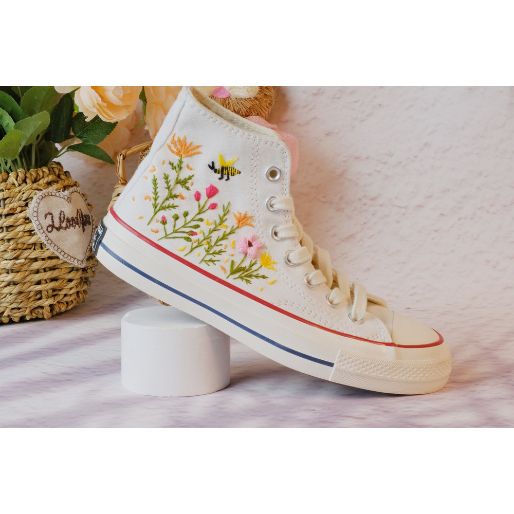 Custom Embroidery Shoes, Flower Converse Handmade, Women's Shoes, Wedding Gift, Converse Hi Chuck 1970s, Wedding Sneakers, Valentine Gift - 5.jpg