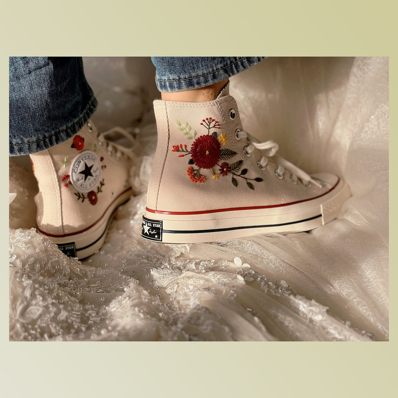 Custom Floral Embroidered Shoes, Handmade Embroidered Converse, Converse Custom, Converse Wreath Flower, Custom Flower Chuck Taylor 1970s - 1.jpg