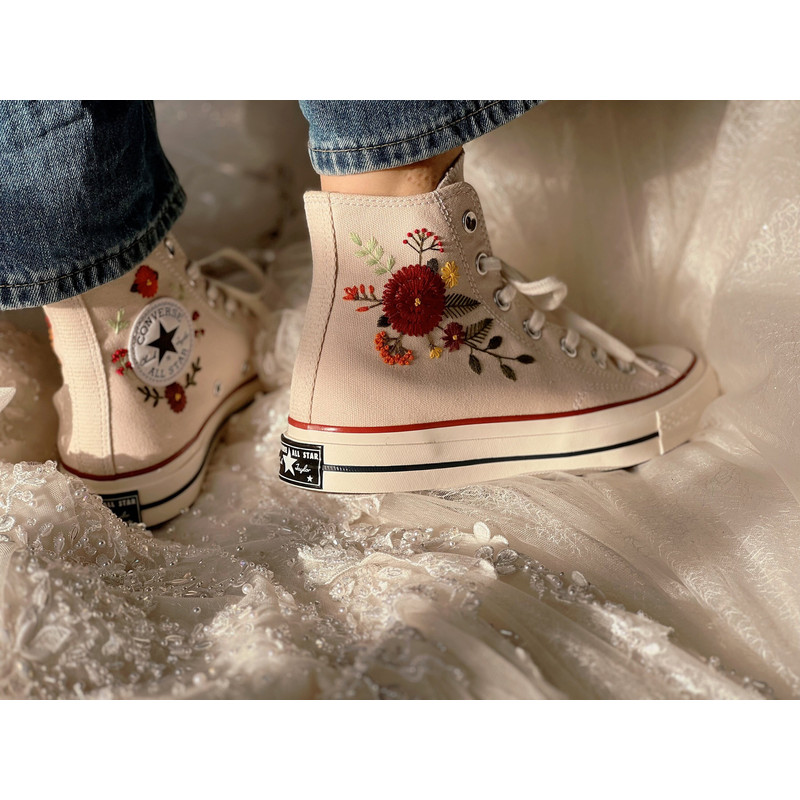 Custom Floral Embroidered Shoes, Handmade Embroidered Converse, Converse Custom, Converse Wreath Flower, Custom Flower Chuck Taylor 1970s - 2.jpg