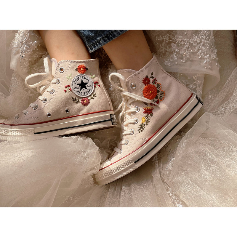 Custom Floral Embroidered Shoes, Handmade Embroidered Converse, Converse Custom, Converse Wreath Flower, Custom Flower Chuck Taylor 1970s - 4.jpg