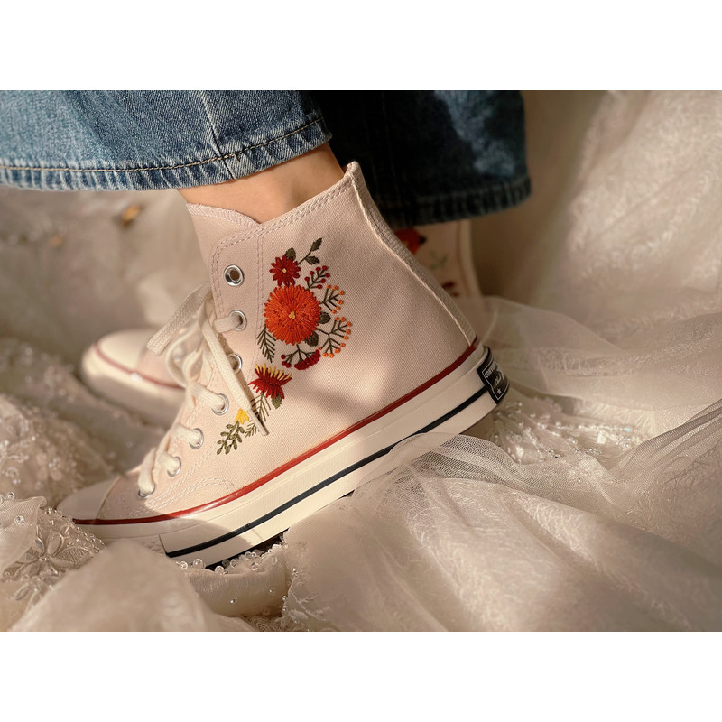 Custom Floral Embroidered Shoes, Handmade Embroidered Converse, Converse Custom, Converse Wreath Flower, Custom Flower Chuck Taylor 1970s - 5.jpg