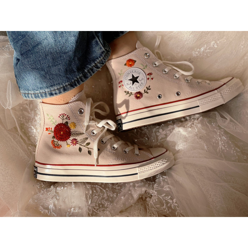 Custom Floral Embroidered Shoes, Handmade Embroidered Converse, Converse Custom, Converse Wreath Flower, Custom Flower Chuck Taylor 1970s - 6.jpg