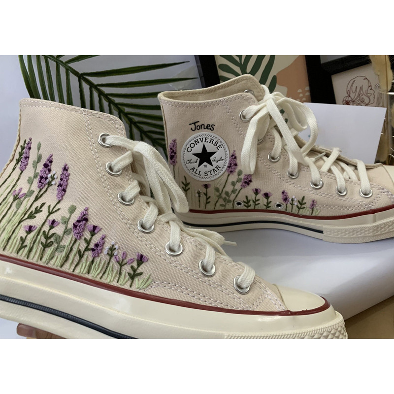 Custom Floral Embroidered Shoes, Handmade Embroidered Converse, Converse Custom, Converse Wreath Flower, Custom Flower Chuck Taylor 1970s - 2.jpg