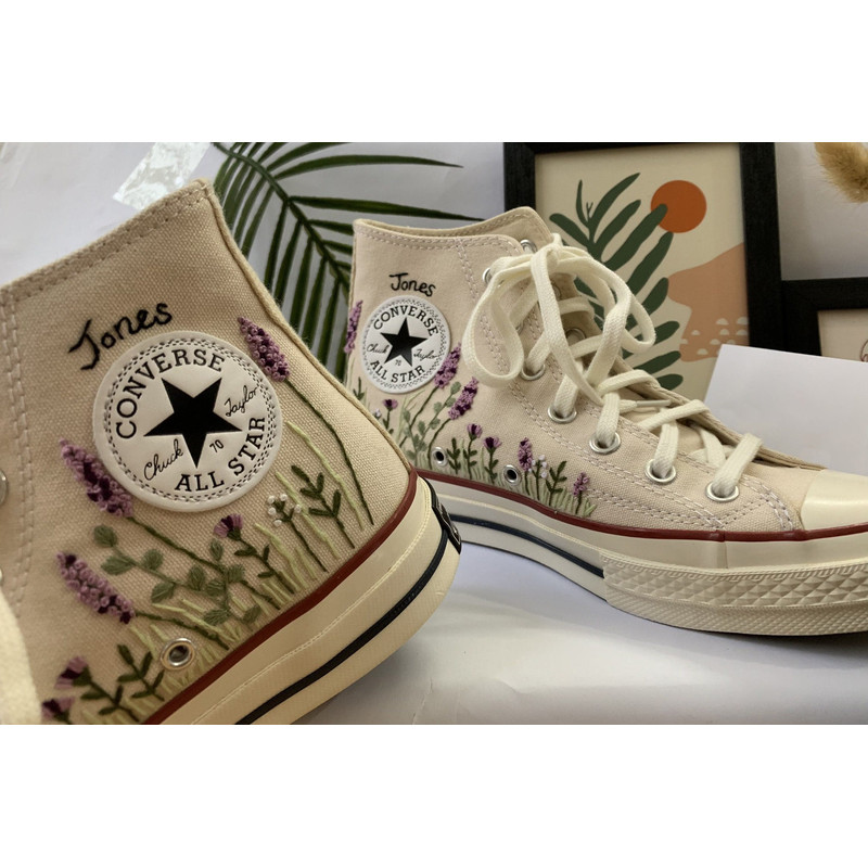 Custom Floral Embroidered Shoes, Handmade Embroidered Converse, Converse Custom, Converse Wreath Flower, Custom Flower Chuck Taylor 1970s - 4.jpg