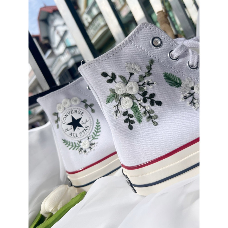 Custom Floral Embroidered Shoes, Handmade Embroidered Converse, Converse Custom, Converse Wreath Flower, Custom Flower Chuck Taylor 1970s - 10.jpg