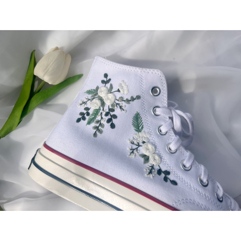 Custom Floral Embroidered Shoes, Handmade Embroidered Converse, Converse Custom, Converse Wreath Flower, Custom Flower Chuck Taylor 1970s - 4.jpg