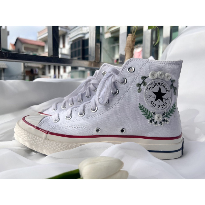 Custom Floral Embroidered Shoes, Handmade Embroidered Converse, Converse Custom, Converse Wreath Flower, Custom Flower Chuck Taylor 1970s - 5.jpg