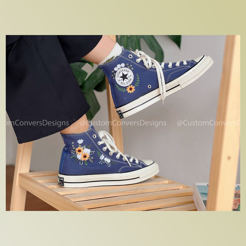 Custom Floral Embroidered Shoes, Handmade Embroidered Converse, Converse Custom, Converse Wreath Flower, Custom Flower Chuck Taylor 1970s - 1.jpg