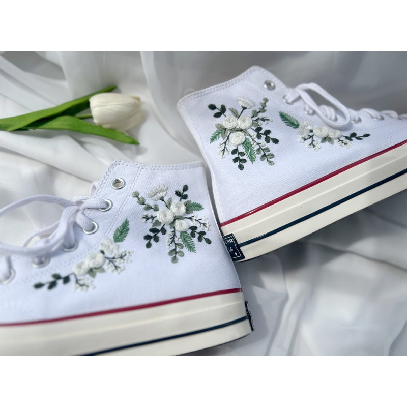 Custom Floral Embroidered Shoes, Handmade Embroidered Converse, Converse Custom, Converse Wreath Flower, Custom Flower Chuck Taylor 1970s - 9.jpg