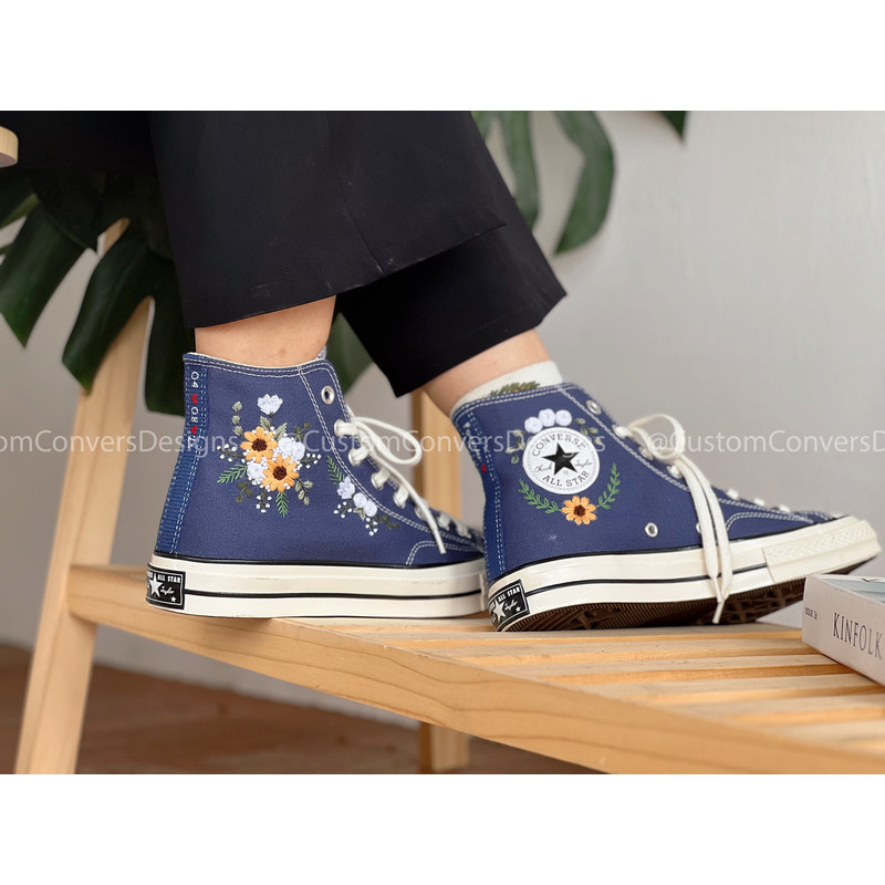 Custom Floral Embroidered Shoes, Handmade Embroidered Converse, Converse Custom, Converse Wreath Flower, Custom Flower Chuck Taylor 1970s - 10.jpg