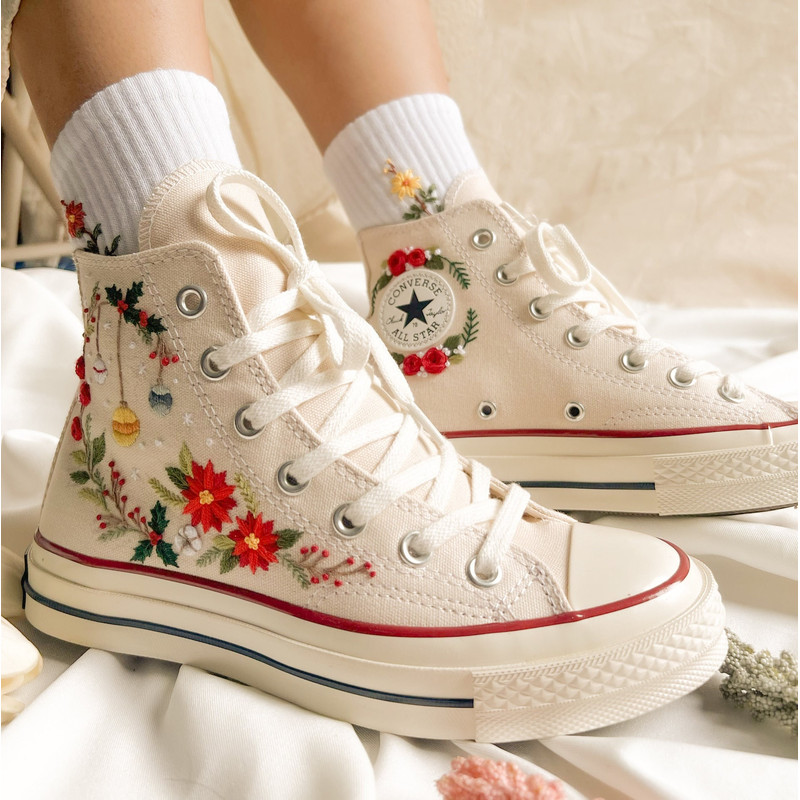 Custom Floral Embroidered Shoes, Handmade Embroidered Converse, Converse Custom, Converse Wreath Flower, Custom Flower Chuck Taylor 1970s - 2.jpg