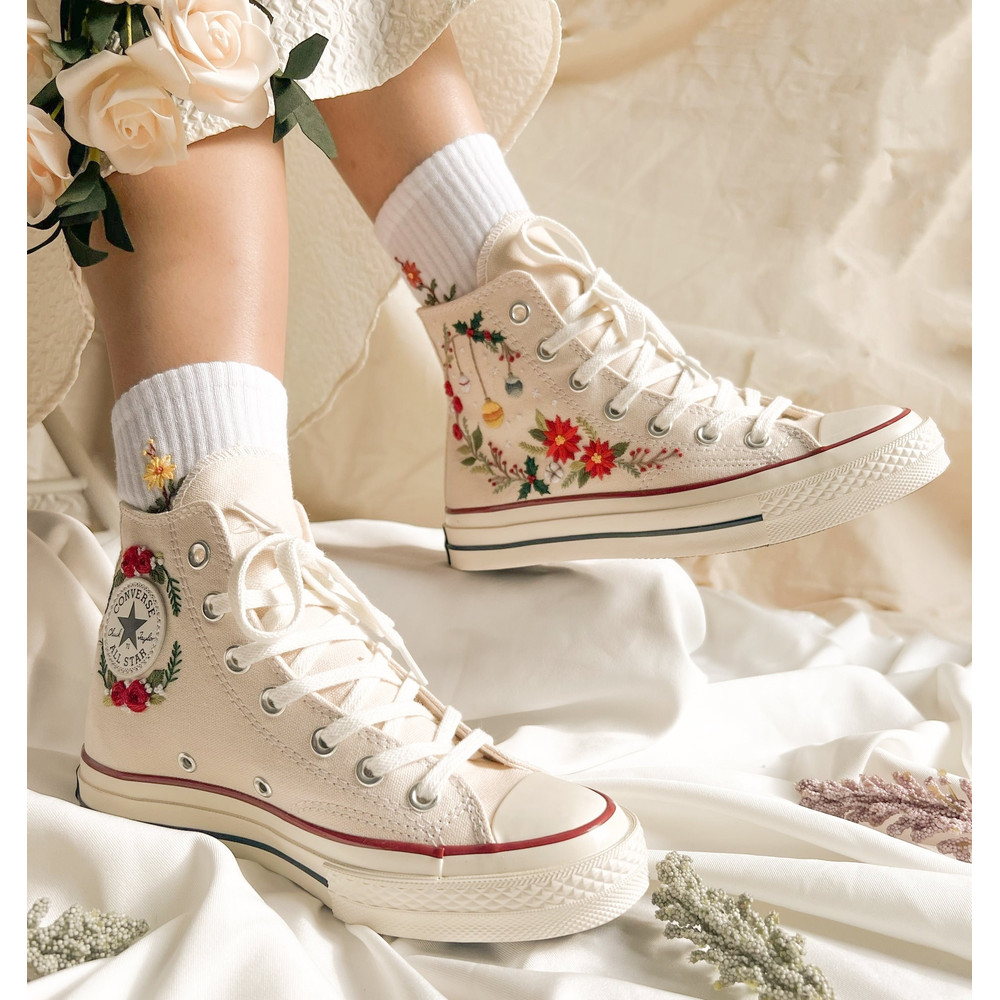 Custom Floral Embroidered Shoes, Handmade Embroidered Converse, Converse Custom, Converse Wreath Flower, Custom Flower Chuck Taylor 1970s - 6.jpg
