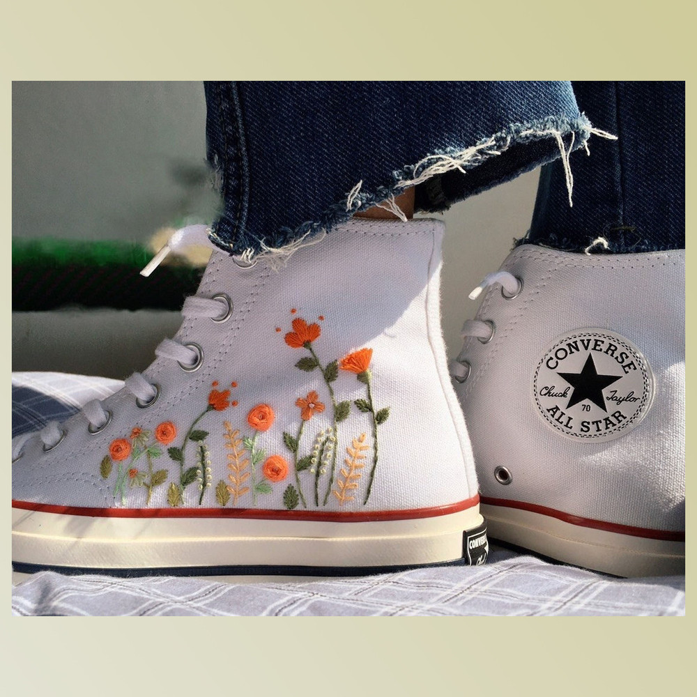Custom Floral Embroidered Shoes, Handmade Embroidered Converse, Converse Custom, Converse Wreath Flower, Custom Flower Chuck Taylor 1970s - 1.jpg