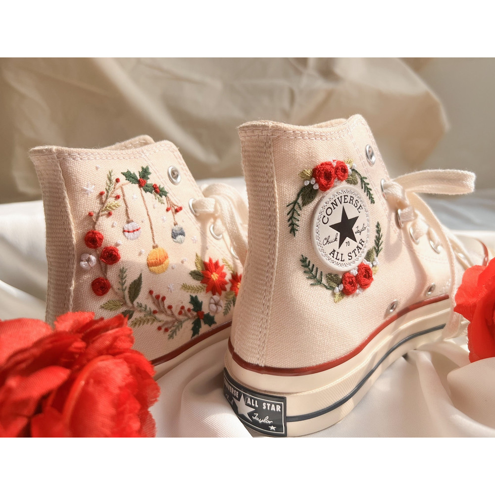 Custom Floral Embroidered Shoes, Handmade Embroidered Converse, Converse Custom, Converse Wreath Flower, Custom Flower Chuck Taylor 1970s - 8.jpg