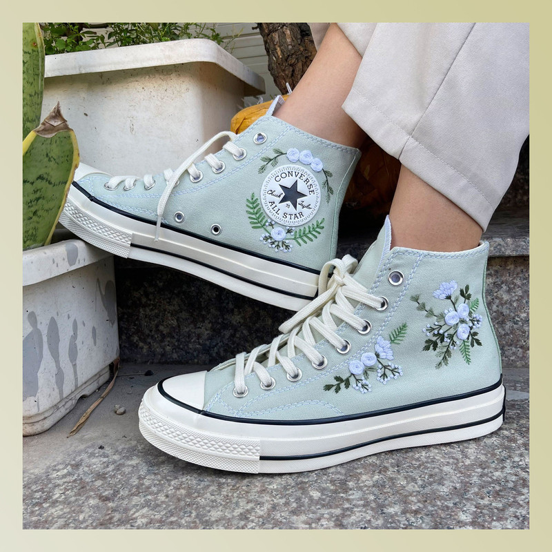 Custom Floral Embroidered Shoes, Handmade Embroidered Converse, Converse Custom, Converse Wreath Flower, Custom Flower Chuck Taylor 1970s - 1.jpg