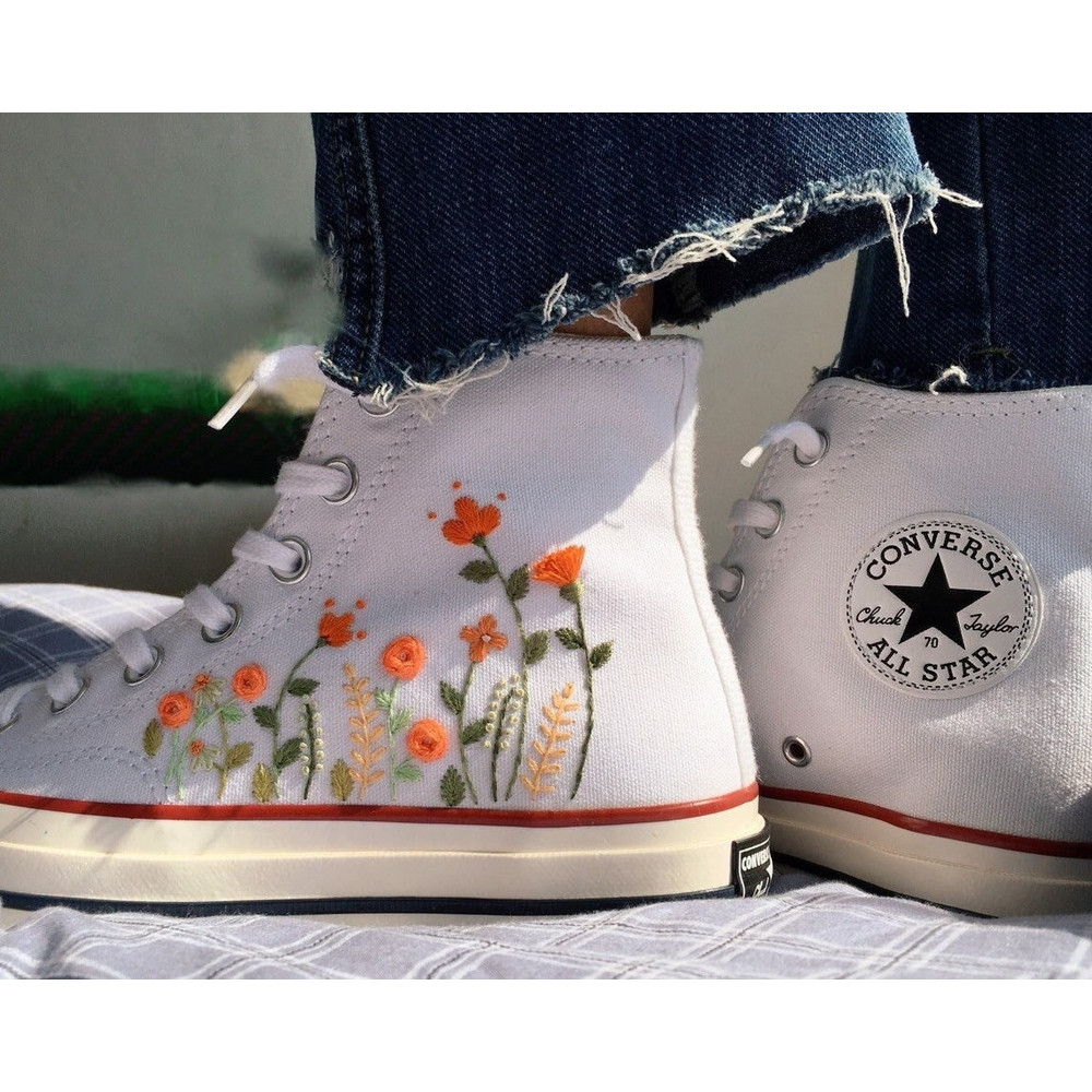Custom Floral Embroidered Shoes, Handmade Embroidered Converse, Converse Custom, Converse Wreath Flower, Custom Flower Chuck Taylor 1970s - 2.jpg