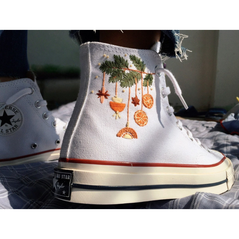 Custom Floral Embroidered Shoes, Handmade Embroidered Converse, Converse Custom, Converse Wreath Flower, Custom Flower Chuck Taylor 1970s - 5.jpg