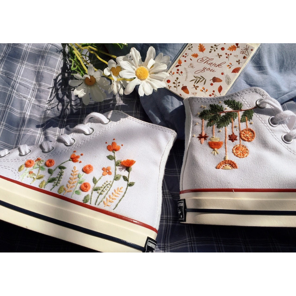 Custom Floral Embroidered Shoes, Handmade Embroidered Converse, Converse Custom, Converse Wreath Flower, Custom Flower Chuck Taylor 1970s - 6.jpg
