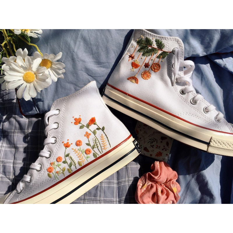 Custom Floral Embroidered Shoes, Handmade Embroidered Converse, Converse Custom, Converse Wreath Flower, Custom Flower Chuck Taylor 1970s - 9.jpg