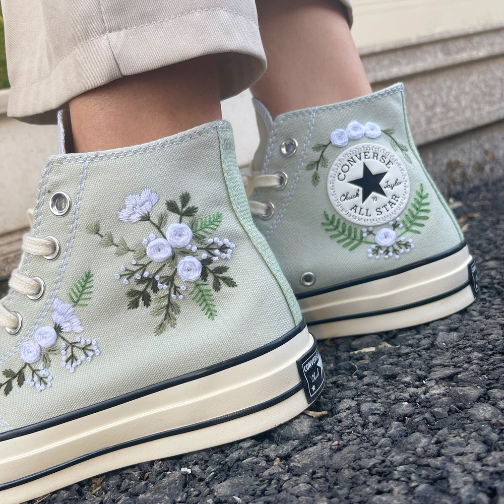 Custom Floral Embroidered Shoes, Handmade Embroidered Converse, Converse Custom, Converse Wreath Flower, Custom Flower Chuck Taylor 1970s - 5.jpg
