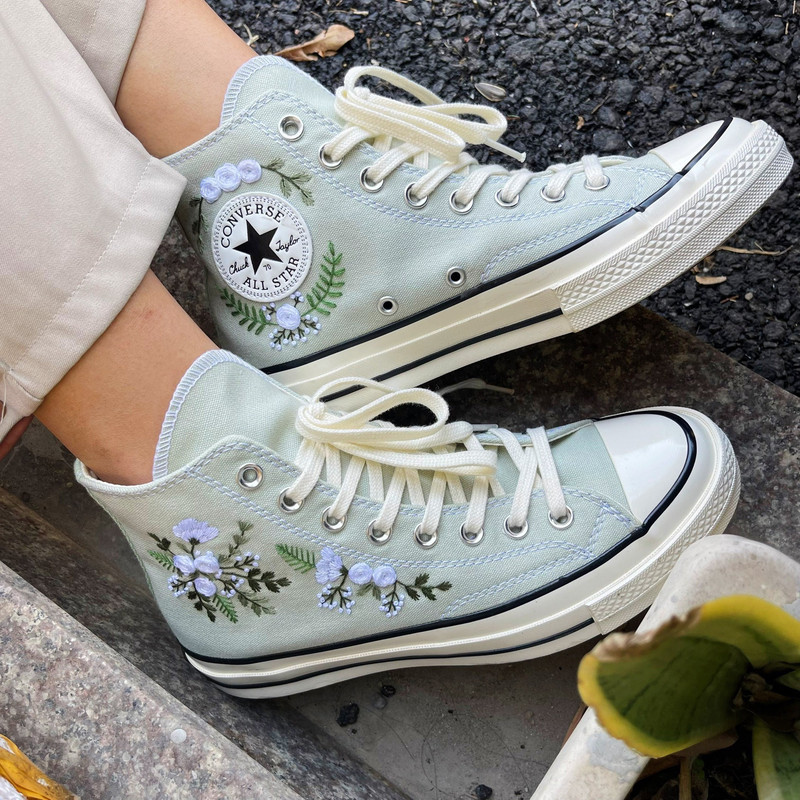Custom Floral Embroidered Shoes, Handmade Embroidered Converse, Converse Custom, Converse Wreath Flower, Custom Flower Chuck Taylor 1970s - 6.jpg