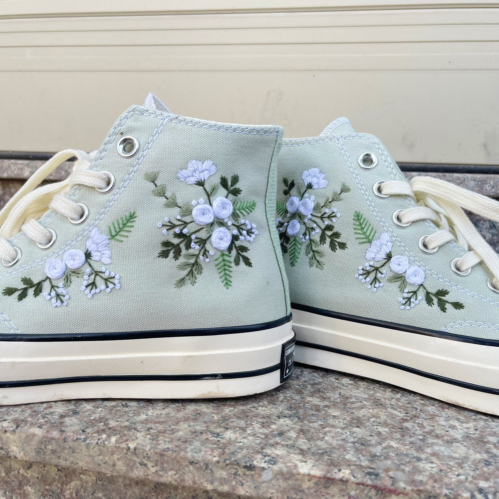 Custom Floral Embroidered Shoes, Handmade Embroidered Converse, Converse Custom, Converse Wreath Flower, Custom Flower Chuck Taylor 1970s - 7.jpg