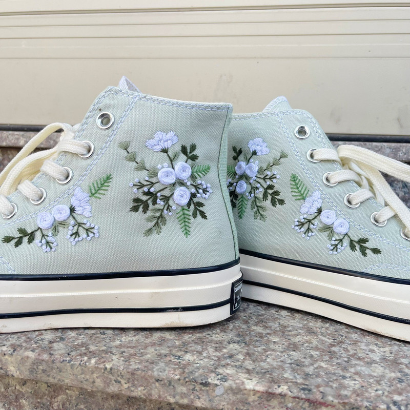 Custom Floral Embroidered Shoes, Handmade Embroidered Converse, Converse Custom, Converse Wreath Flower, Custom Flower Chuck Taylor 1970s - 7.jpg