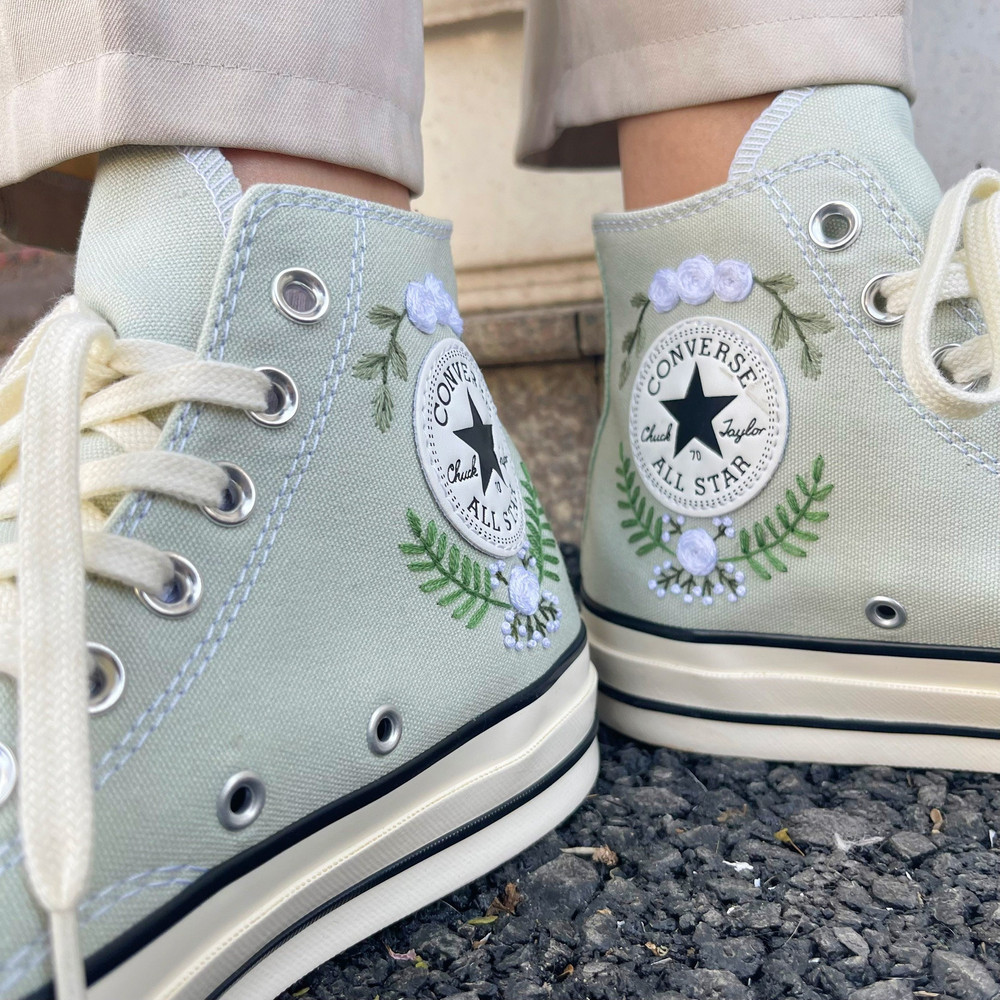 Custom Floral Embroidered Shoes, Handmade Embroidered Converse, Converse Custom, Converse Wreath Flower, Custom Flower Chuck Taylor 1970s - 9.jpg