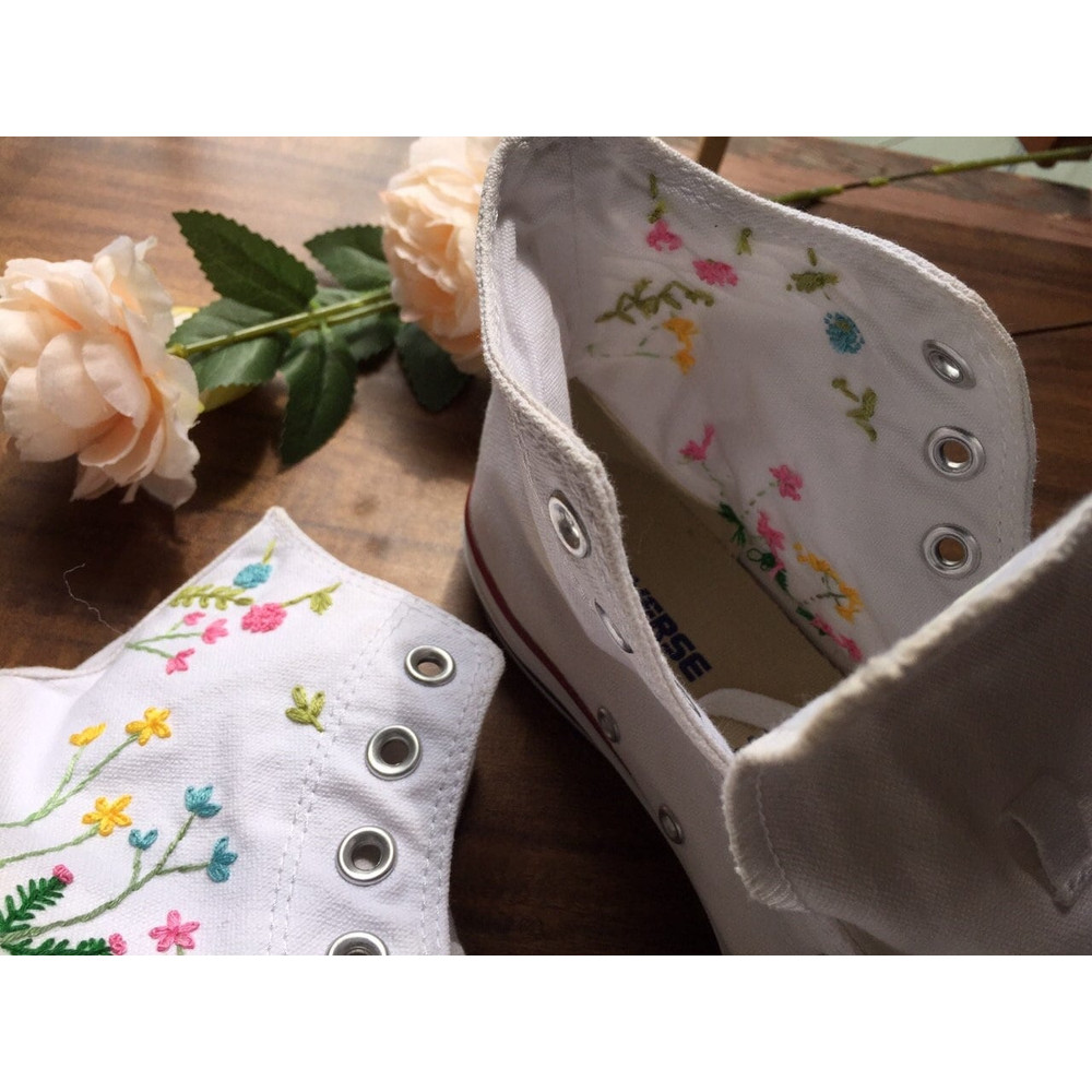 Custom Floral Embroidered Shoes, Handmade Embroidered Converse, Converse Custom, Converse Wreath Flower, Custom Flower Chuck Taylor 1970s - 7.jpg
