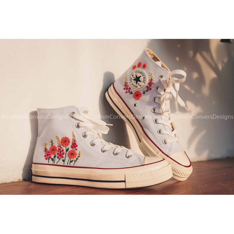 Custom Floral Embroidered Shoes, Handmade Embroidered Converse, Converse Custom, Converse Wreath Flower, Custom Flower Chuck Taylor 1970s - 2.jpg