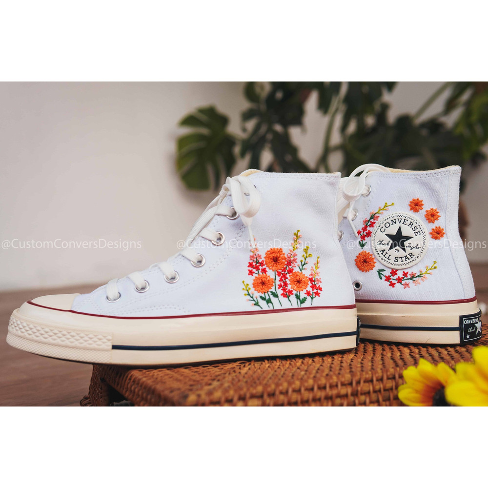 Custom Floral Embroidered Shoes, Handmade Embroidered Converse, Converse Custom, Converse Wreath Flower, Custom Flower Chuck Taylor 1970s - 4.jpg