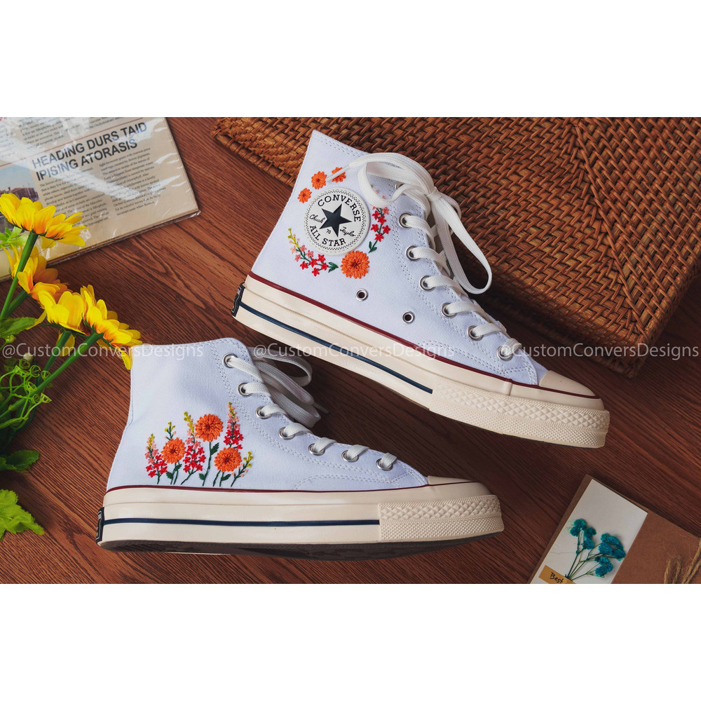 Custom Floral Embroidered Shoes, Handmade Embroidered Converse, Converse Custom, Converse Wreath Flower, Custom Flower Chuck Taylor 1970s - 5.jpg