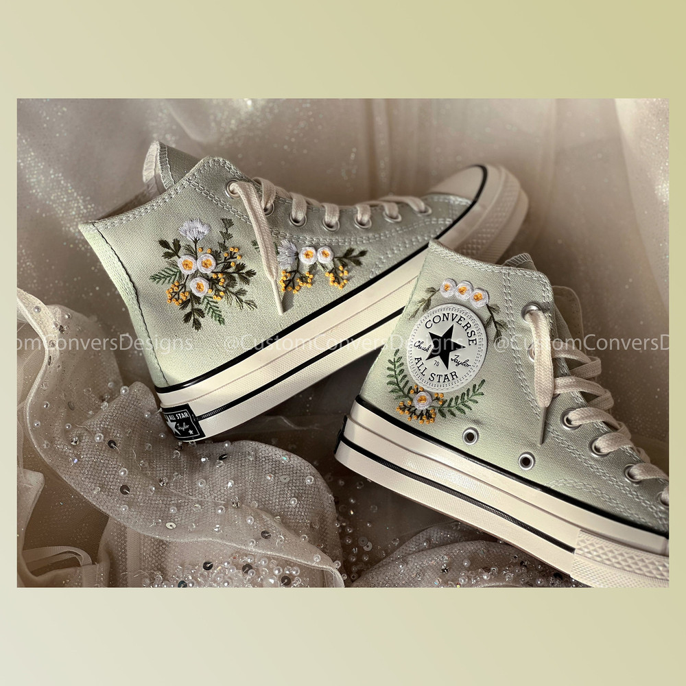 Custom Floral Embroidered Shoes, Handmade Embroidered Converse, Converse Custom, Converse Wreath Flower, Custom Flower Chuck Taylor 1970s - 1.jpg