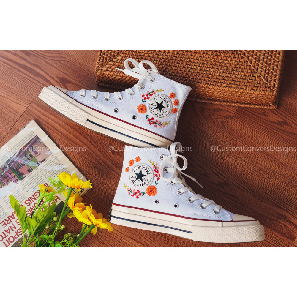 Custom Floral Embroidered Shoes, Handmade Embroidered Converse, Converse Custom, Converse Wreath Flower, Custom Flower Chuck Taylor 1970s - 6.jpg
