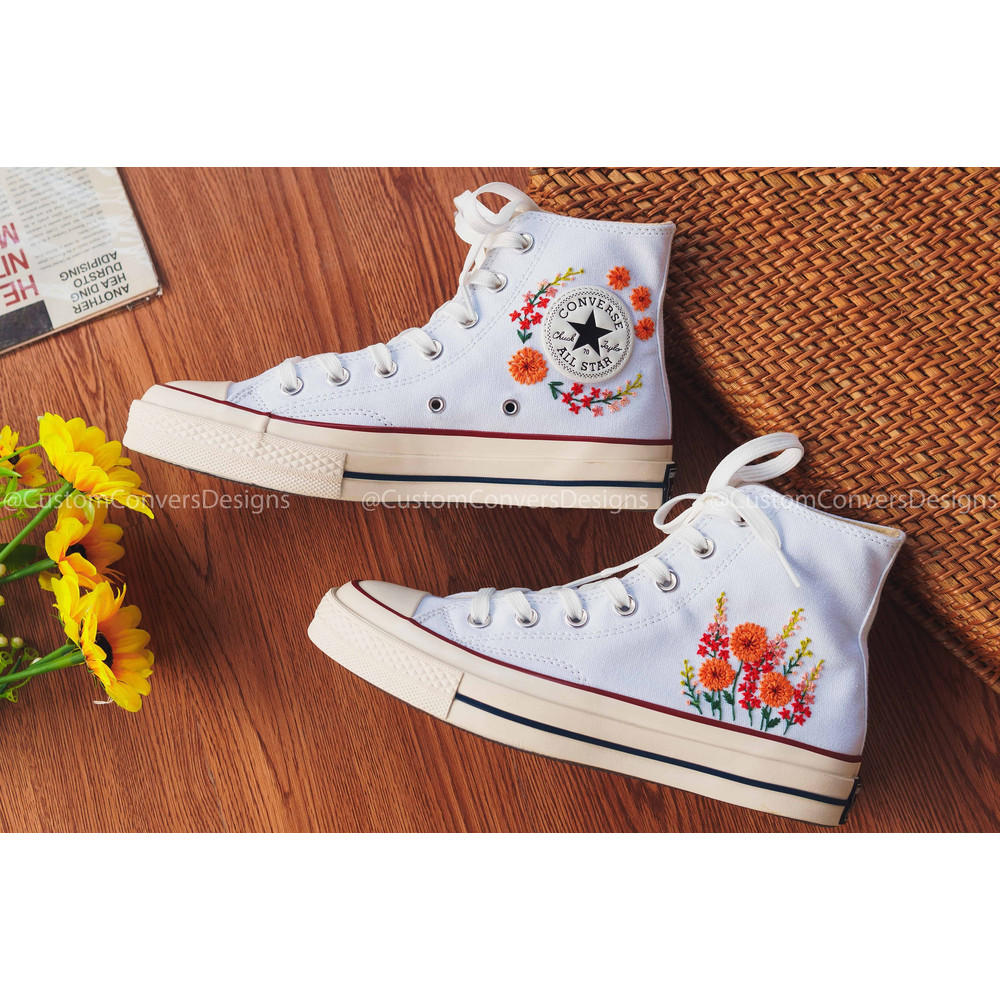 Custom Floral Embroidered Shoes, Handmade Embroidered Converse, Converse Custom, Converse Wreath Flower, Custom Flower Chuck Taylor 1970s - 7.jpg