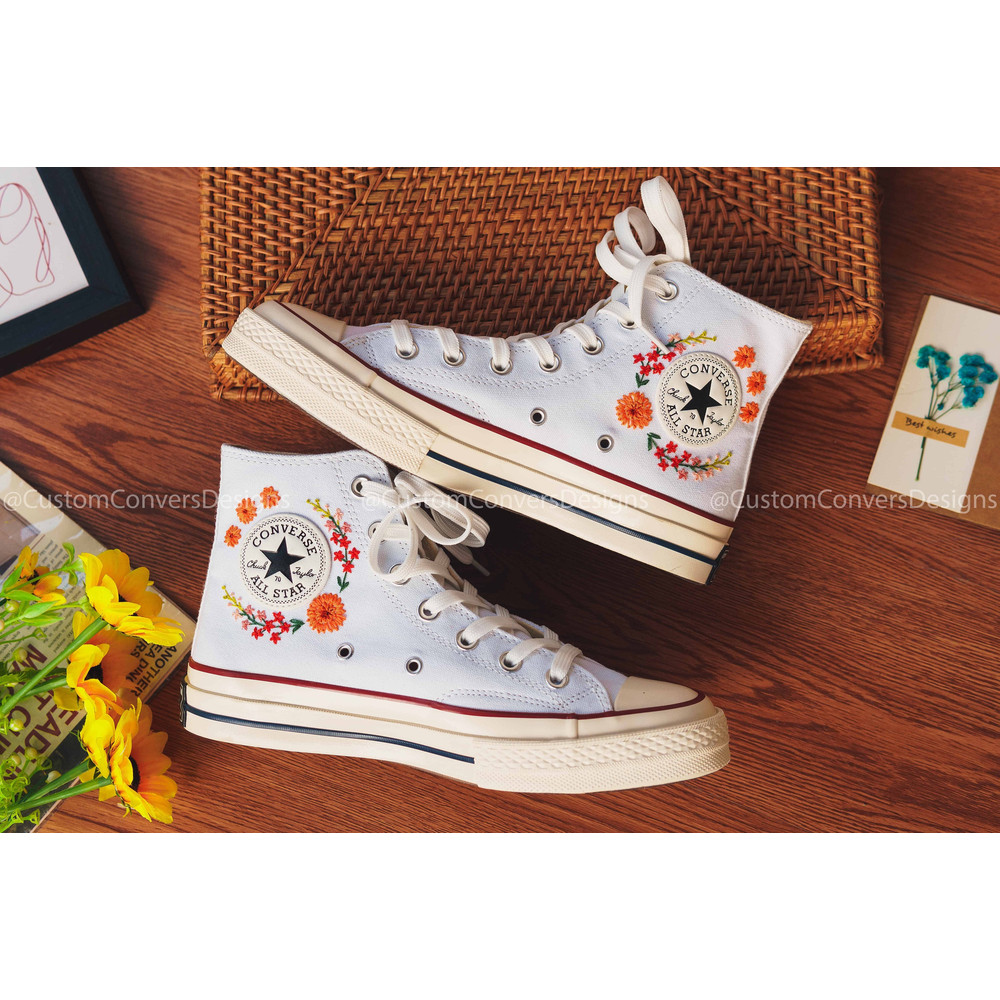 Custom Floral Embroidered Shoes, Handmade Embroidered Converse, Converse Custom, Converse Wreath Flower, Custom Flower Chuck Taylor 1970s - 8.jpg