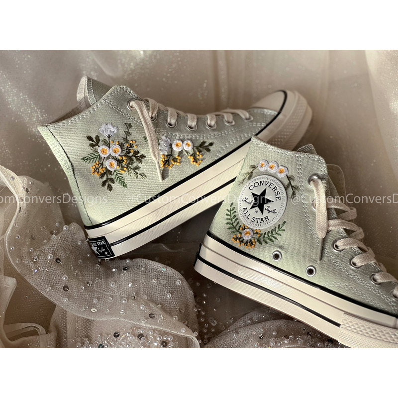 Custom Floral Embroidered Shoes, Handmade Embroidered Converse, Converse Custom, Converse Wreath Flower, Custom Flower Chuck Taylor 1970s - 2.jpg