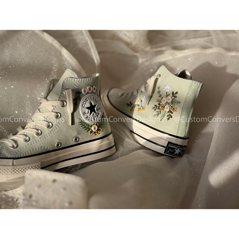 Custom Floral Embroidered Shoes, Handmade Embroidered Converse, Converse Custom, Converse Wreath Flower, Custom Flower Chuck Taylor 1970s - 7.jpg