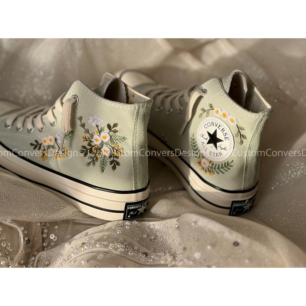 Custom Floral Embroidered Shoes, Handmade Embroidered Converse, Converse Custom, Converse Wreath Flower, Custom Flower Chuck Taylor 1970s - 8.jpg