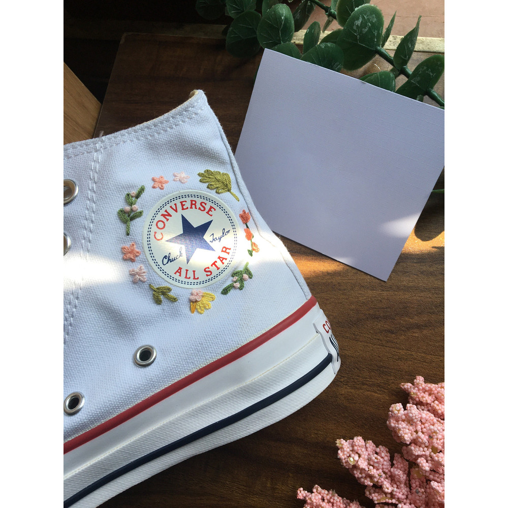 Custom Floral Embroidered Shoes, Handmade Embroidered Converse, Converse Custom, Converse Wreath Flower, Custom Flower Chuck Taylor 1970s - 5.jpg