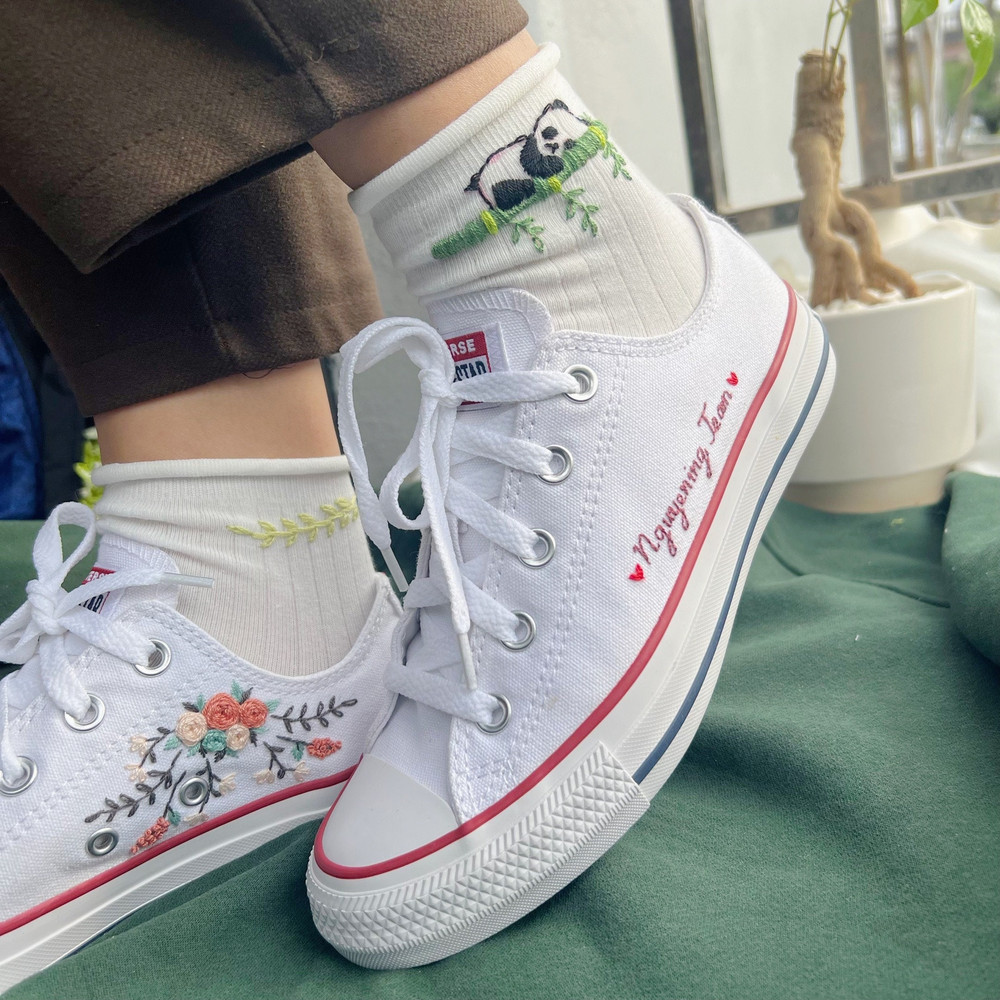 Custom Floral Embroidered Shoes, Handmade Embroidered Converse, Converse Custom, Converse Wreath Flower, Custom Flower Chuck Taylor 1970s - 5.jpg
