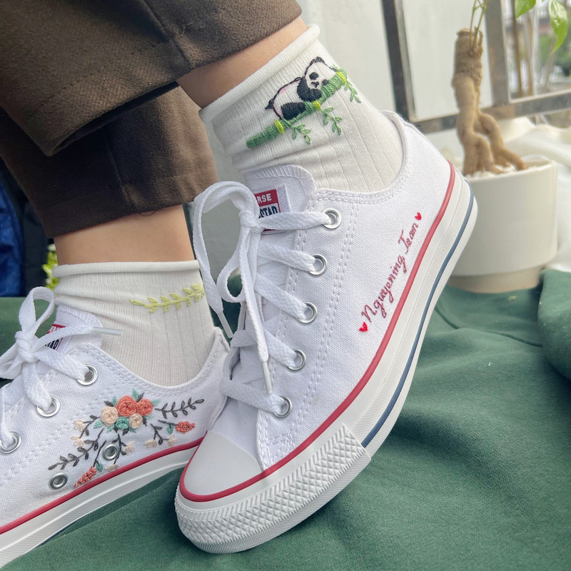 Custom Floral Embroidered Shoes, Handmade Embroidered Converse, Converse Custom, Converse Wreath Flower, Custom Flower Chuck Taylor 1970s - 5.jpg