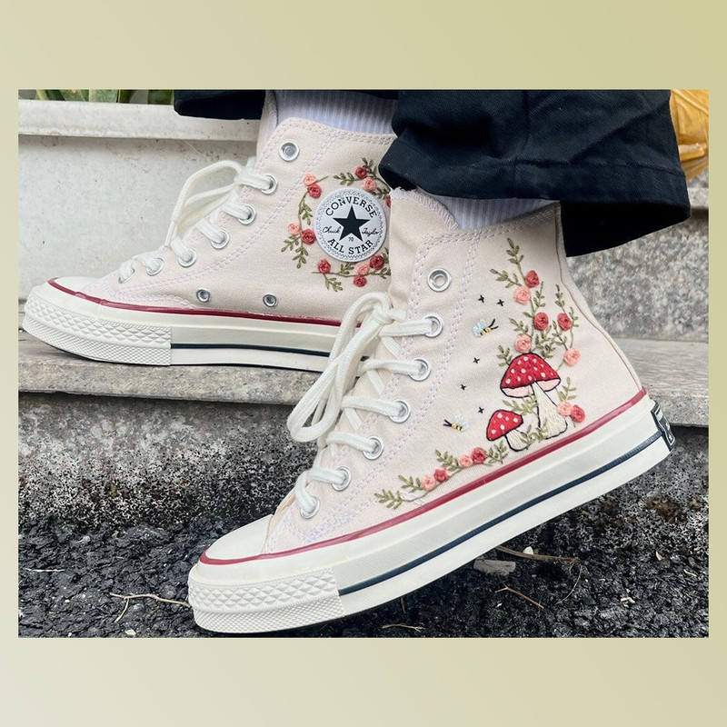 Custom Floral Embroidered Shoes, Handmade Embroidered Converse, Converse Custom, Converse Wreath Flower, Custom Flower Chuck Taylor 1970s - 1.jpg