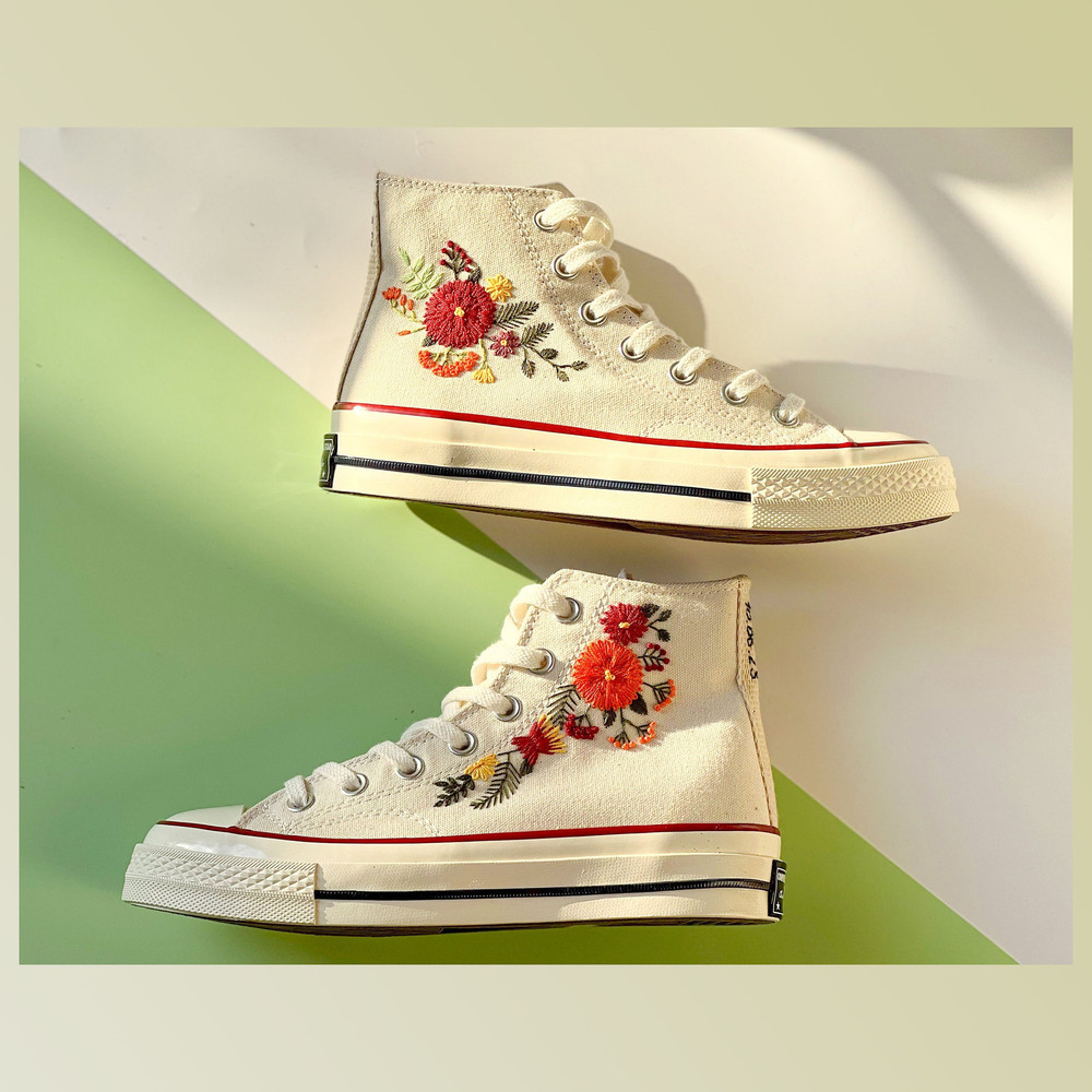 Custom Floral Embroidered Shoes, Handmade Embroidered Converse, Converse Custom, Converse Wreath Flower, Custom Flower Chuck Taylor 1970s - 1.jpg