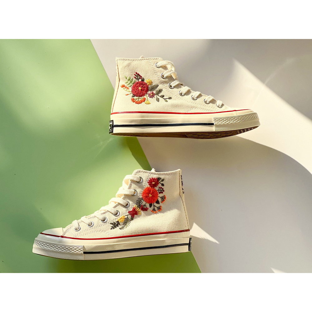 Custom Floral Embroidered Shoes, Handmade Embroidered Converse, Converse Custom, Converse Wreath Flower, Custom Flower Chuck Taylor 1970s - 10.jpg