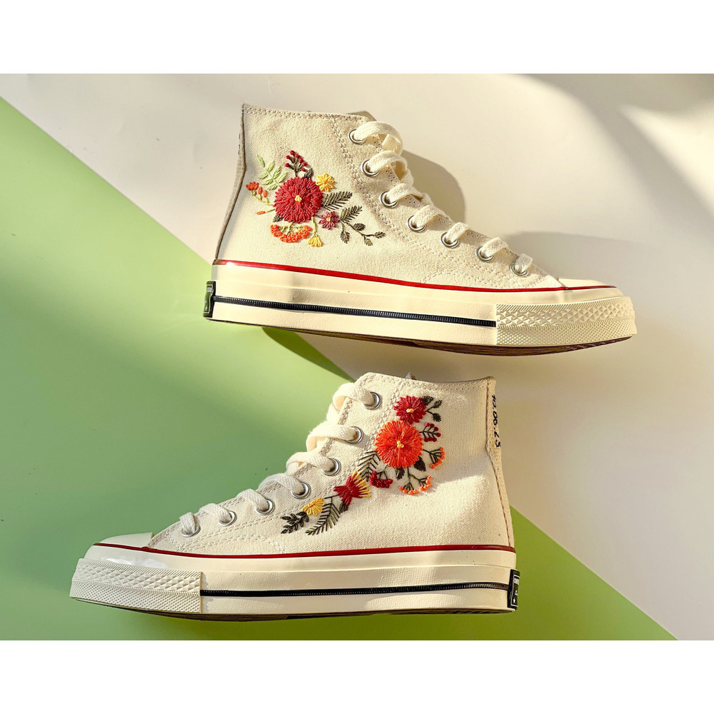Custom Floral Embroidered Shoes, Handmade Embroidered Converse, Converse Custom, Converse Wreath Flower, Custom Flower Chuck Taylor 1970s - 2.jpg