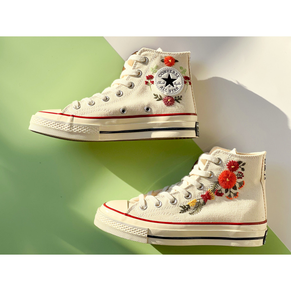 Custom Floral Embroidered Shoes, Handmade Embroidered Converse, Converse Custom, Converse Wreath Flower, Custom Flower Chuck Taylor 1970s - 4.jpg