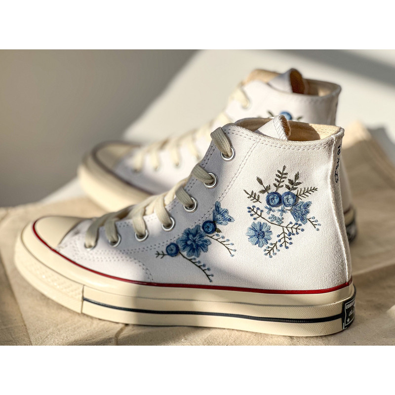Custom Floral Embroidered Shoes, Handmade Embroidered Converse, Converse Custom, Converse Wreath Flower, Custom Flower Chuck Taylor 1970s - 2.jpg