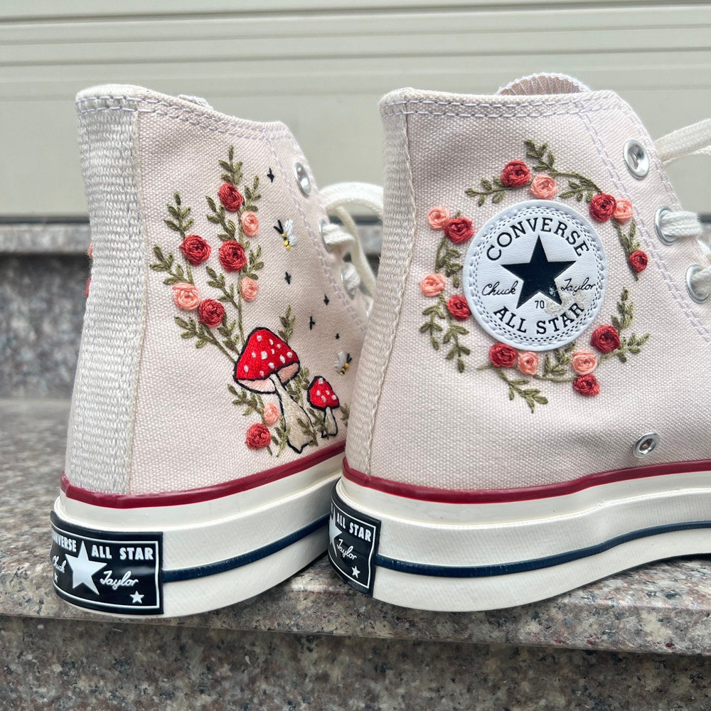 Custom Floral Embroidered Shoes, Handmade Embroidered Converse, Converse Custom, Converse Wreath Flower, Custom Flower Chuck Taylor 1970s - 8.jpg